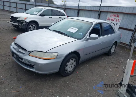 2000 Honda Accord 2.3 Lx из США, поврежденный, VIN 1HGCG5648YA030970